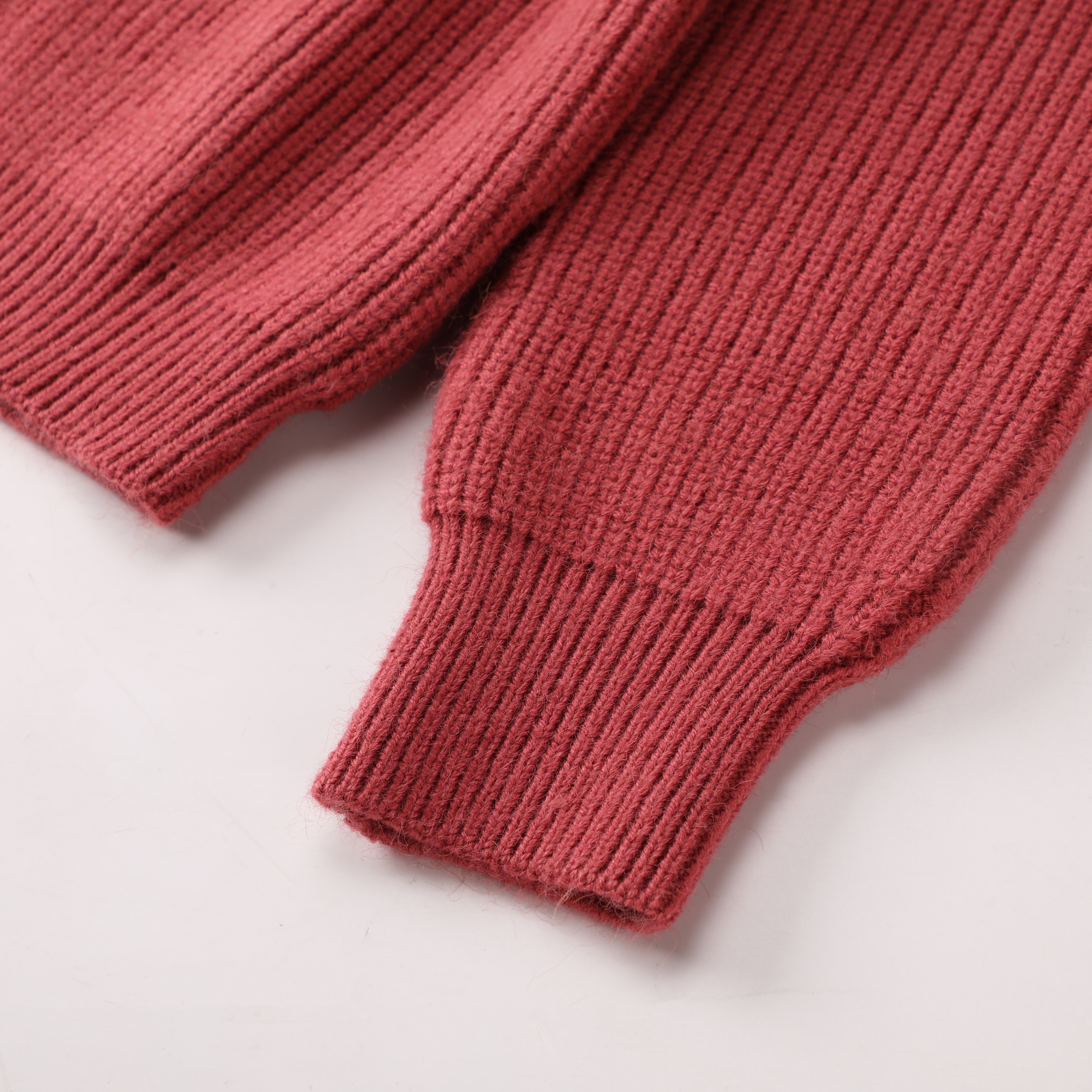 Cárdigan de suéter de punto superior para mujer con cuello en V de manga larga roja personalizada OEM de invierno de alta calidad para damas