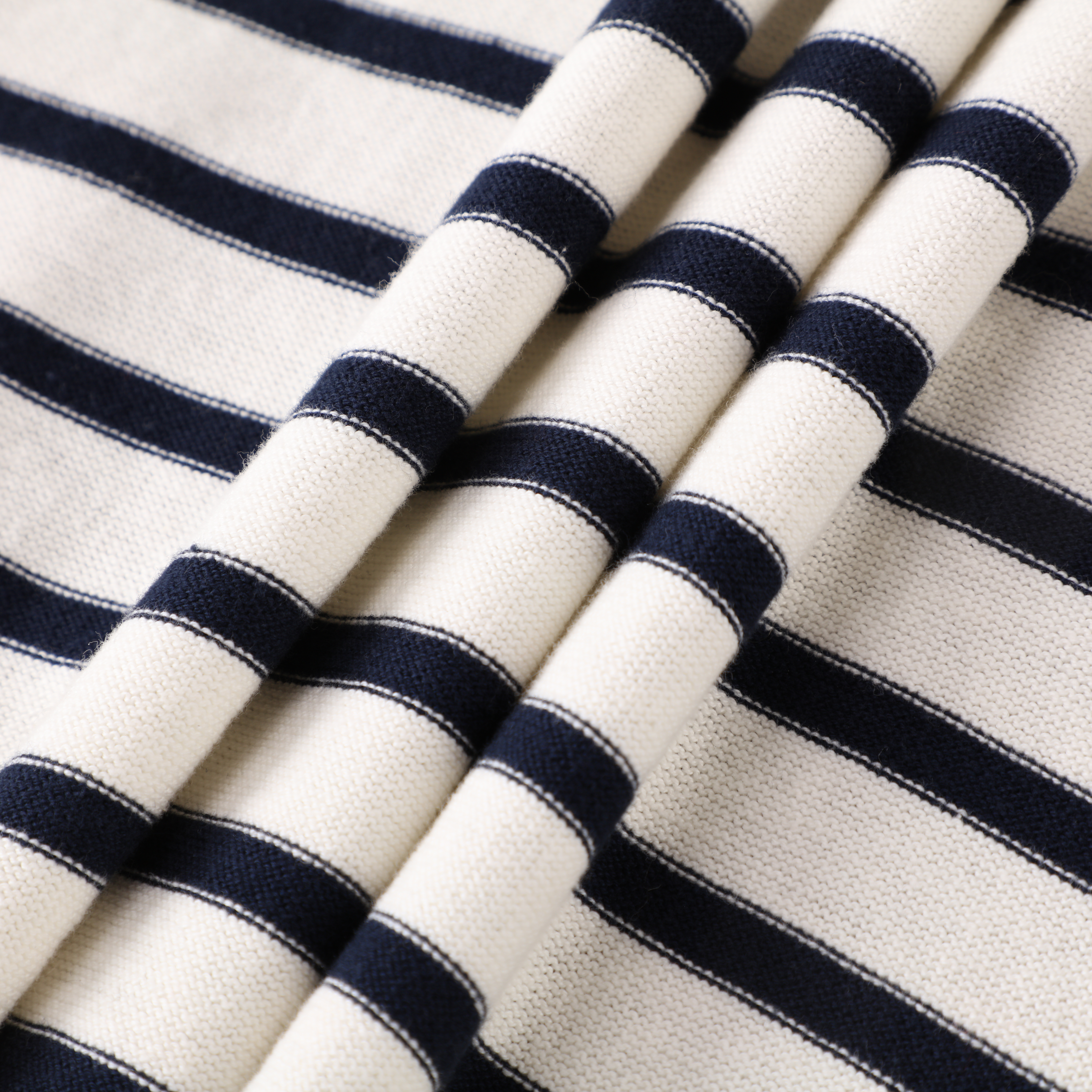 La aduana del OEM del invierno rayó el suéter flojo del punto del jersey de las señoras de las mujeres del cuello en V de la manga larga