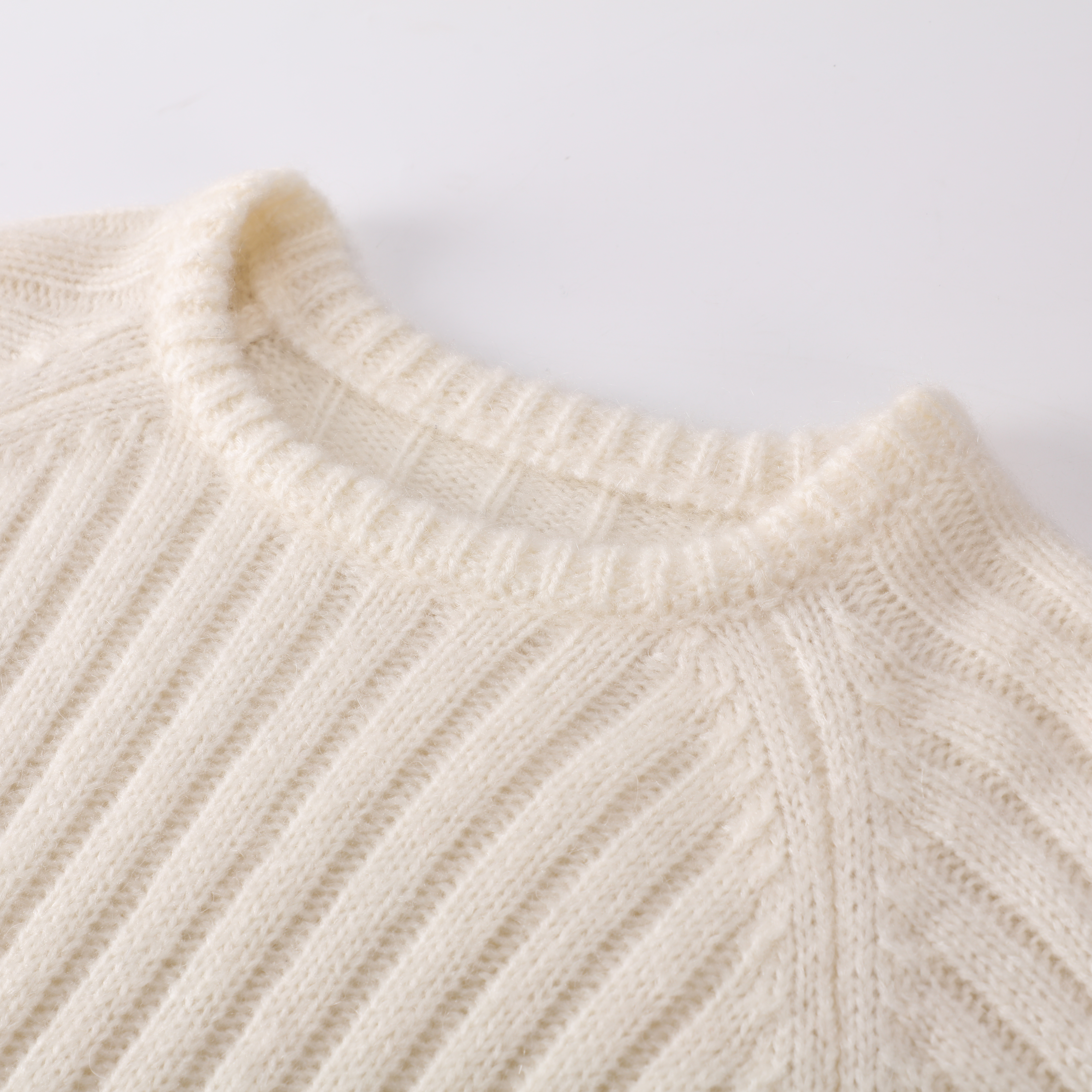 Otoño Invierno OEM Fábrica Custom Beige Manga larga O-cuello Mujeres Señoras Jersey Suéter de punto