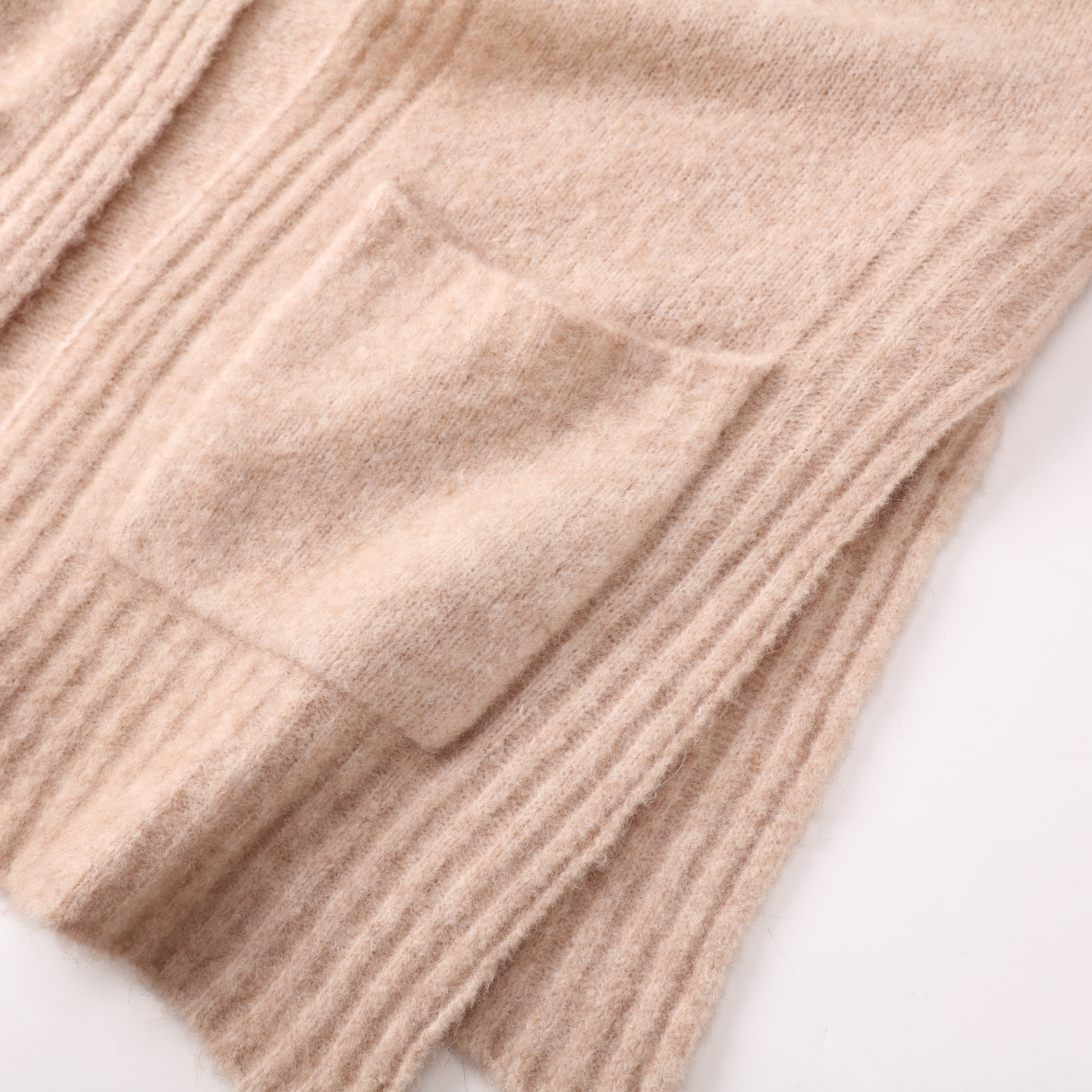 Cárdigan largo beige personalizado del suéter del punto del top del ganchillo de las mujeres de las lanas de la manga del OEM con el bolsillo