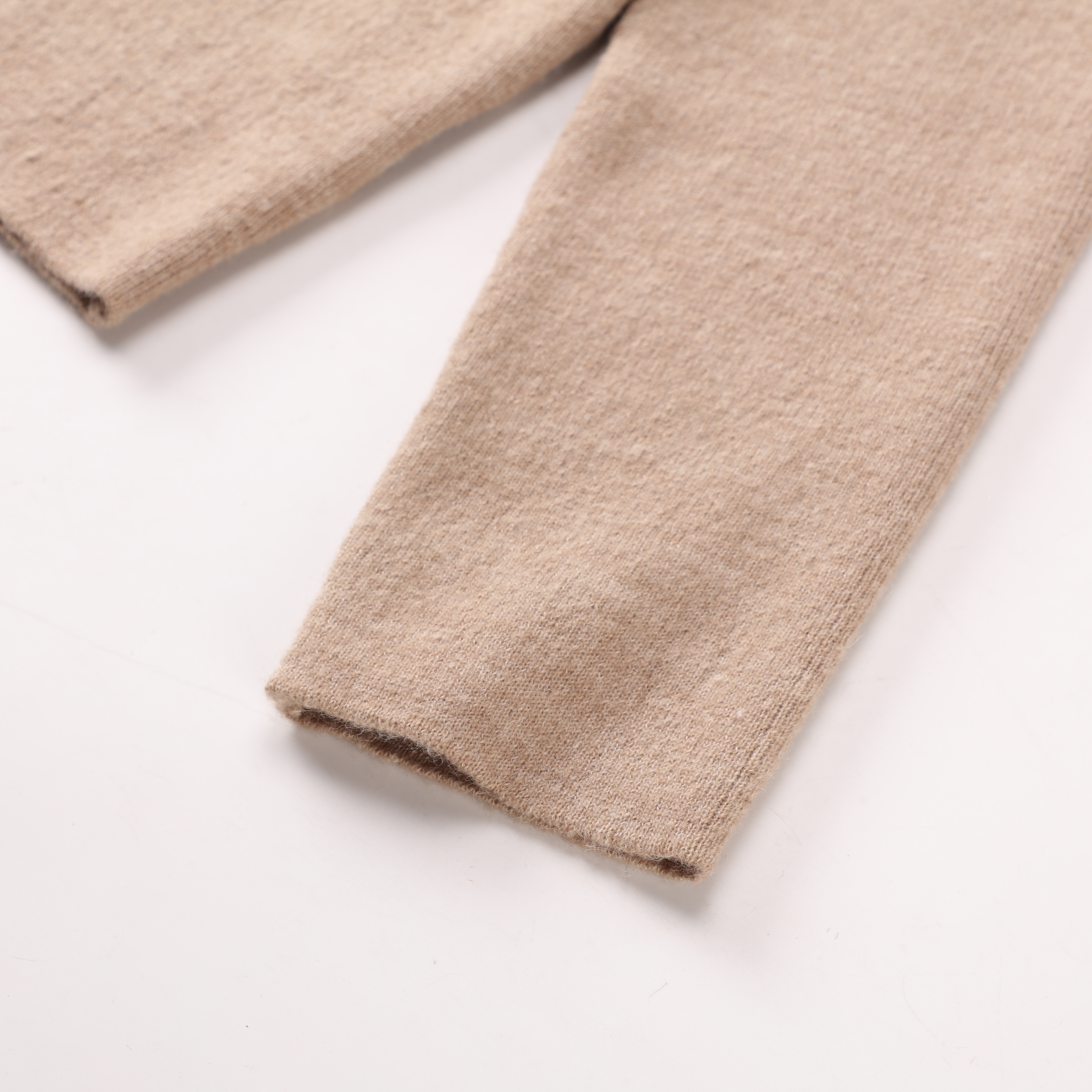 Suéter de punto de cuello alto de manga larga personalizado de fábrica OEM de Otoño Invierno para mujer