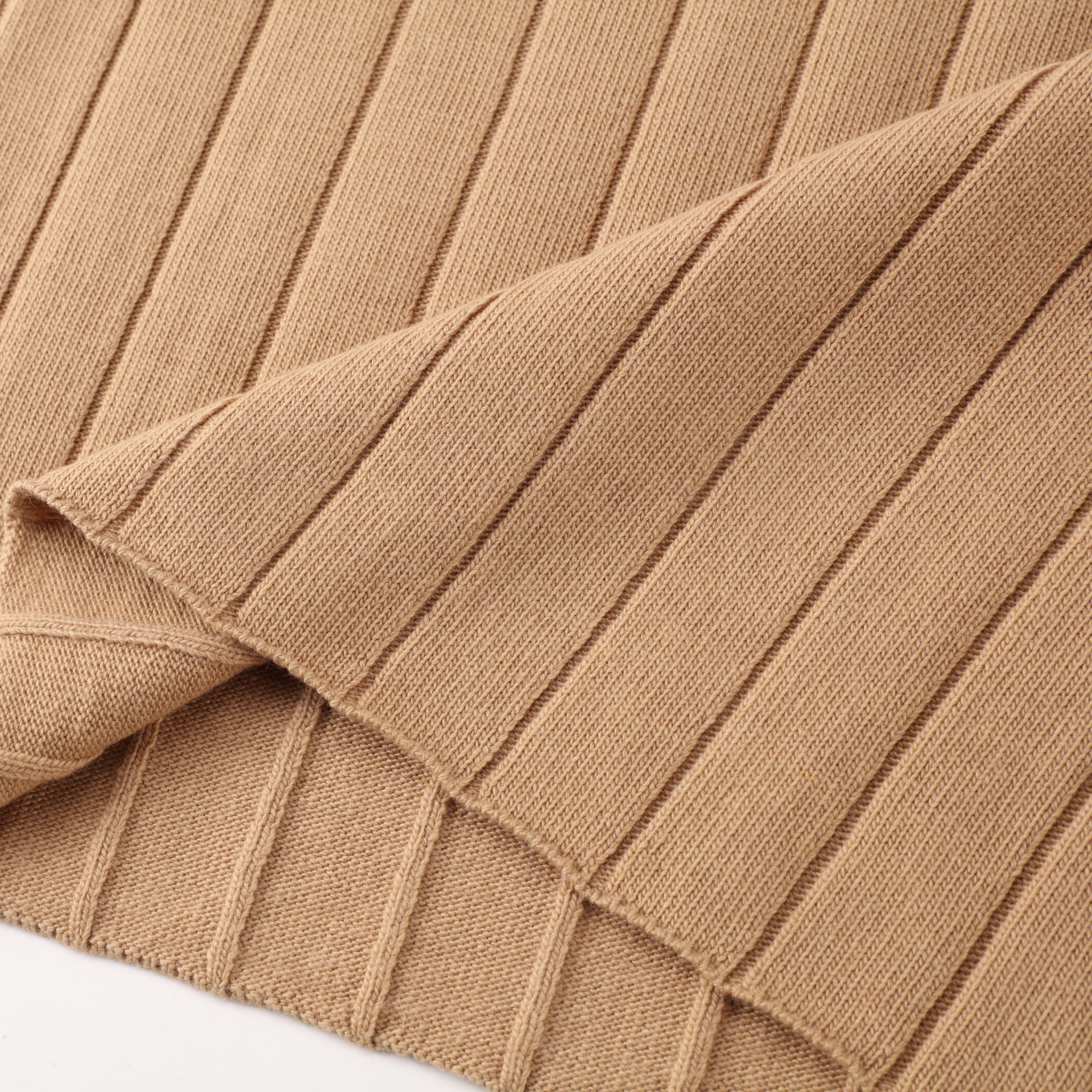 Suéter de punto grueso de color caqui de cuello alto de manga larga personalizado OEM de otoño e invierno para mujer